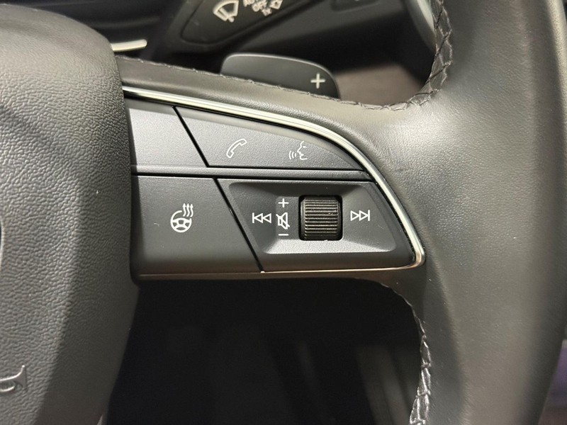 Audi Q5 Vehicle Full-screen Gallery Image 15