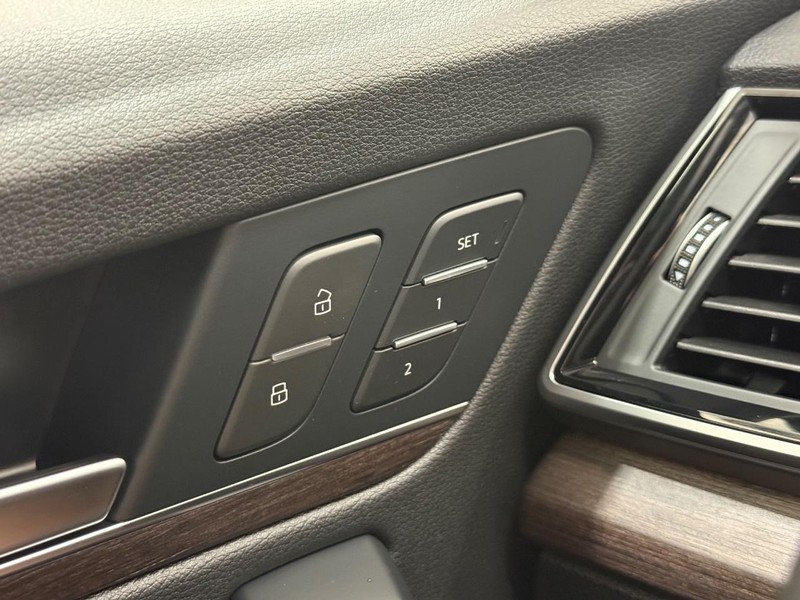 Audi Q5 Vehicle Full-screen Gallery Image 19