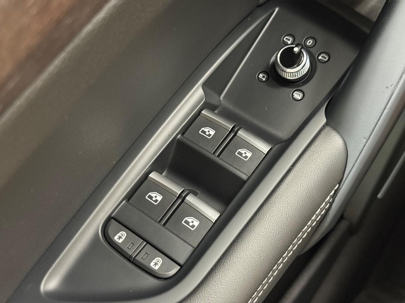 Audi Q5 Vehicle Full-screen Gallery Image 20