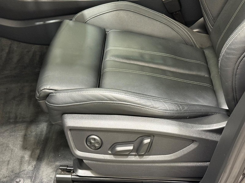 Audi Q5 Vehicle Full-screen Gallery Image 21