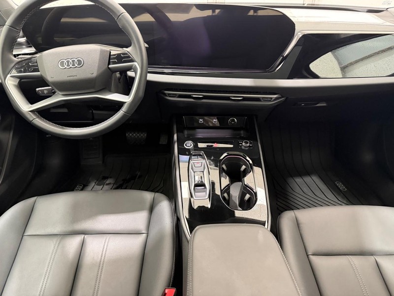 Audi A5 Vehicle Full-screen Gallery Image 09