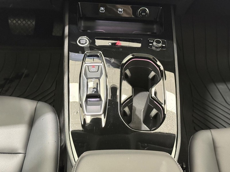 Audi A5 Vehicle Full-screen Gallery Image 11