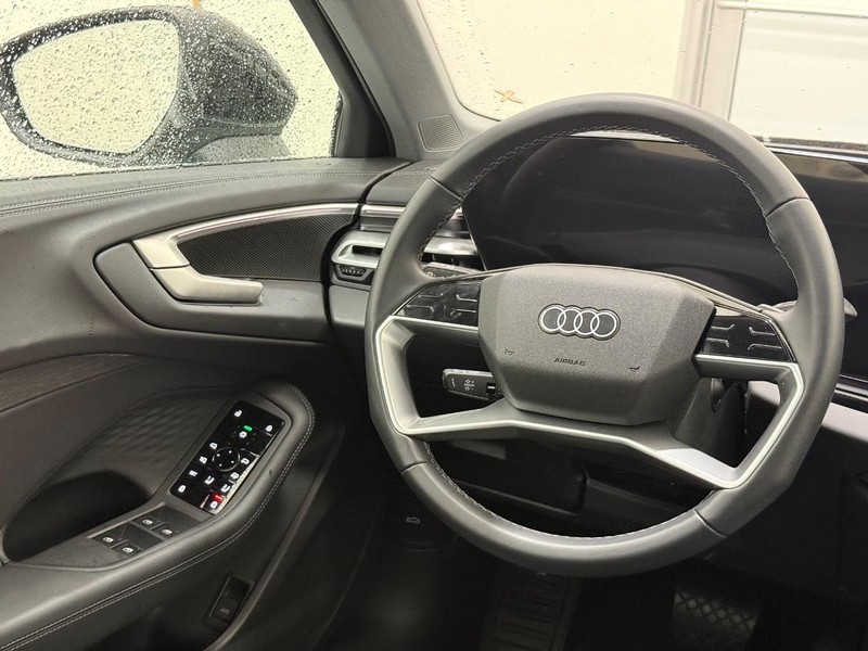 Audi A5 Vehicle Full-screen Gallery Image 12