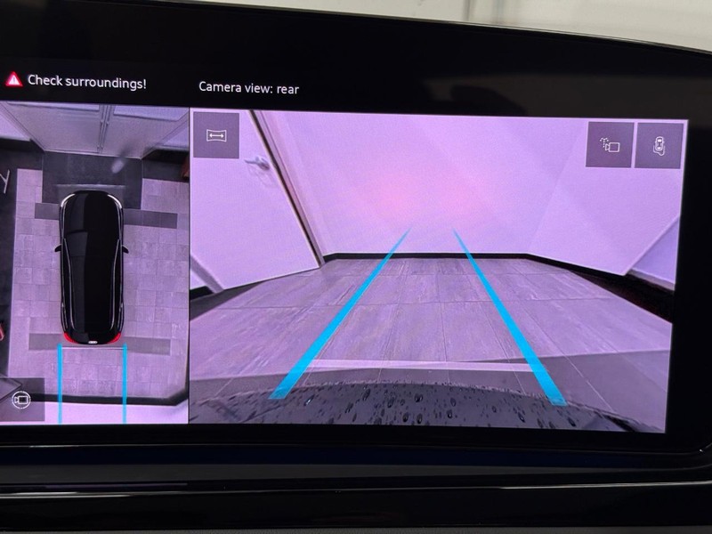 Audi A5 Vehicle Full-screen Gallery Image 16