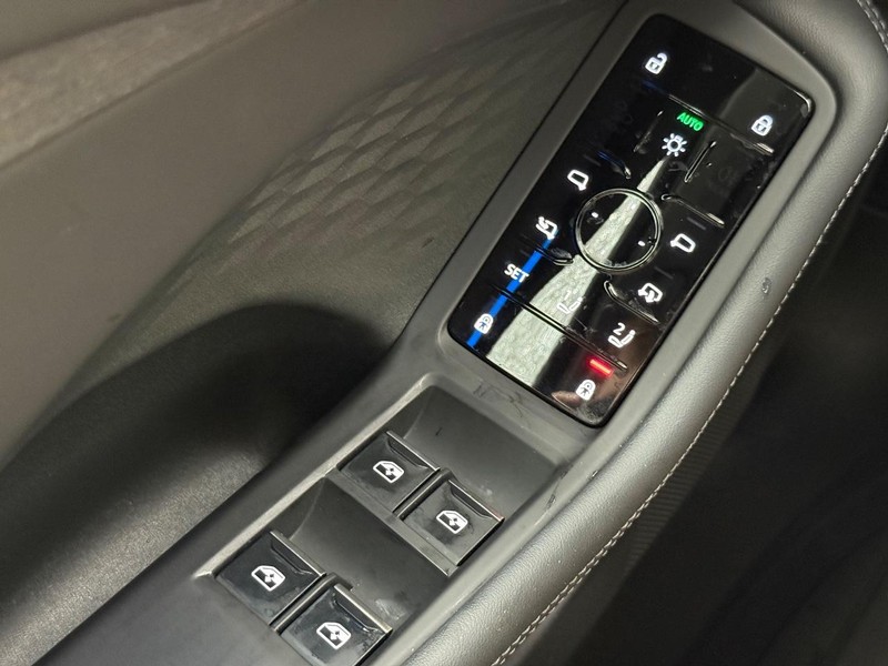 Audi A5 Vehicle Full-screen Gallery Image 18