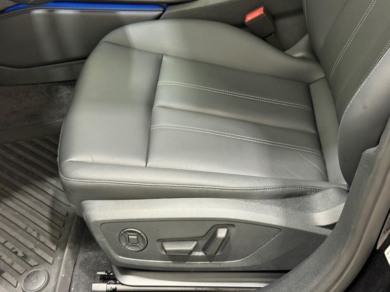 Audi A5 Vehicle Full-screen Gallery Image 19