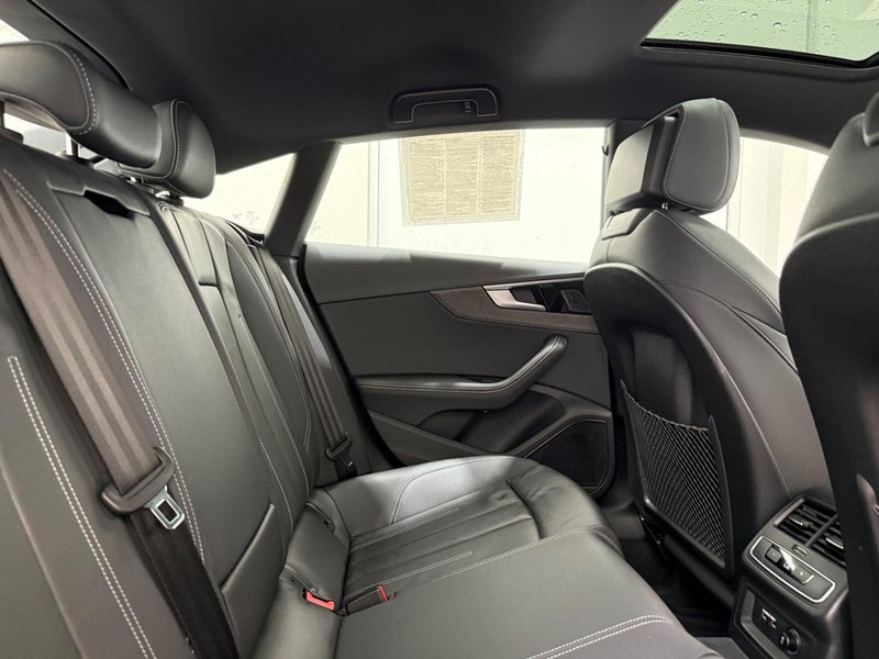Audi A5 Sportback Vehicle Full-screen Gallery Image 08