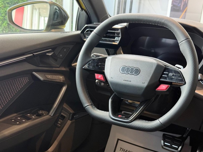 Audi RS 3 Vehicle Image 8