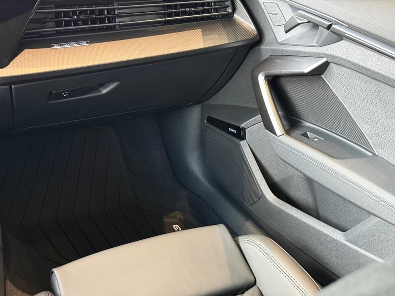 Audi RS 3 Vehicle Image 9