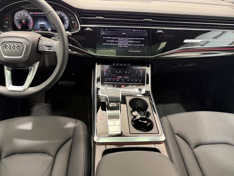 Audi Q7 Vehicle Image 5