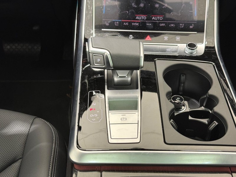 Audi Q7 Vehicle Image 7