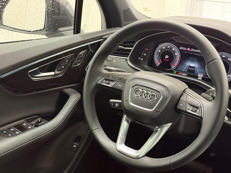 Audi Q7 Vehicle Image 8