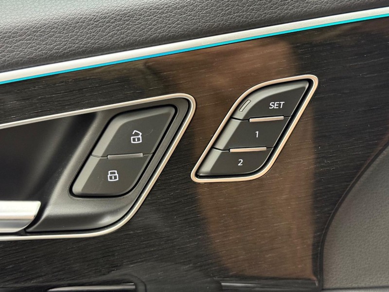 Audi Q7 Vehicle Image 10