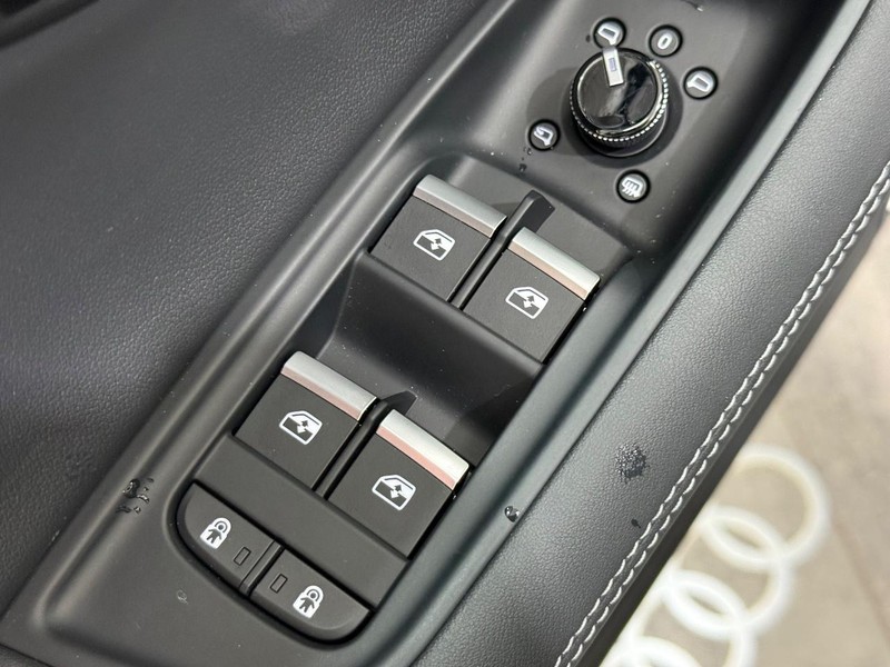 Audi Q7 Vehicle Image 15