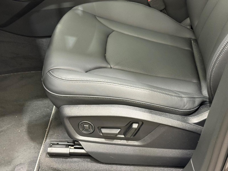 Audi Q7 Vehicle Image 16