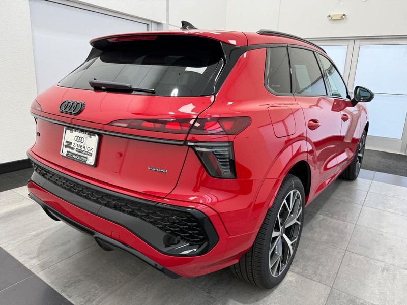 Audi Q3 Vehicle Image 2