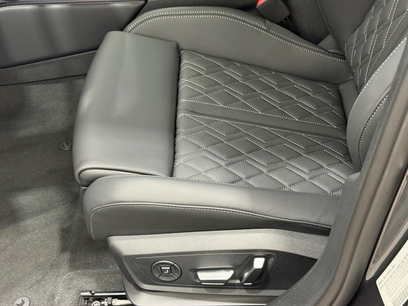 Audi A6 Sedan Vehicle Image 15