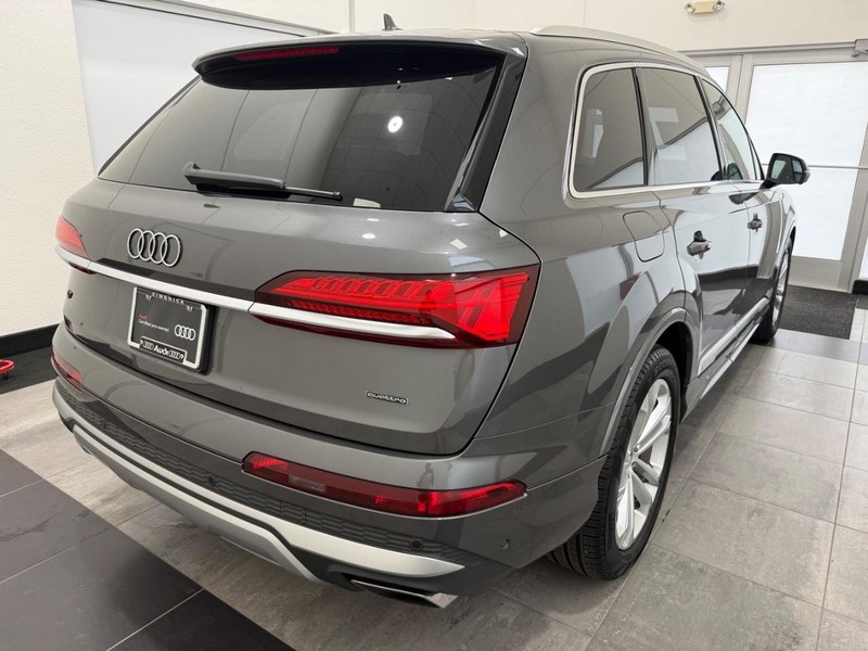 Audi Q7 Vehicle Image 2