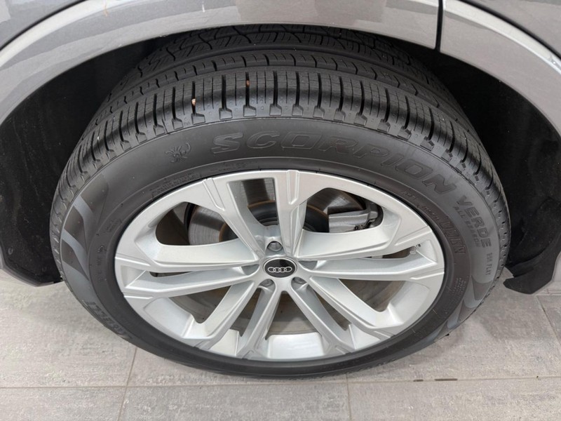 Audi Q7 Vehicle Image 3