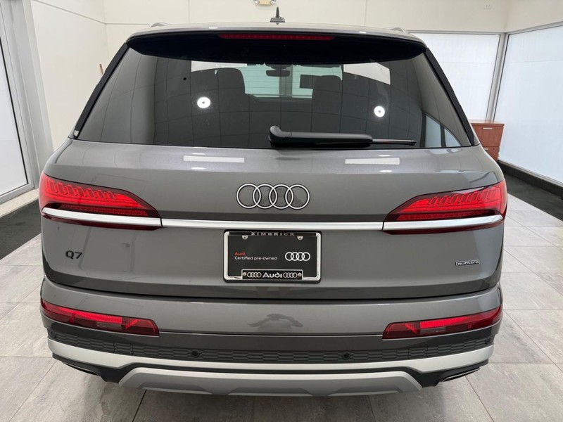 Audi Q7 Vehicle Image 4
