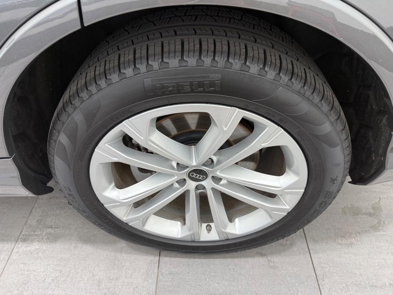 Audi Q7 Vehicle Image 6