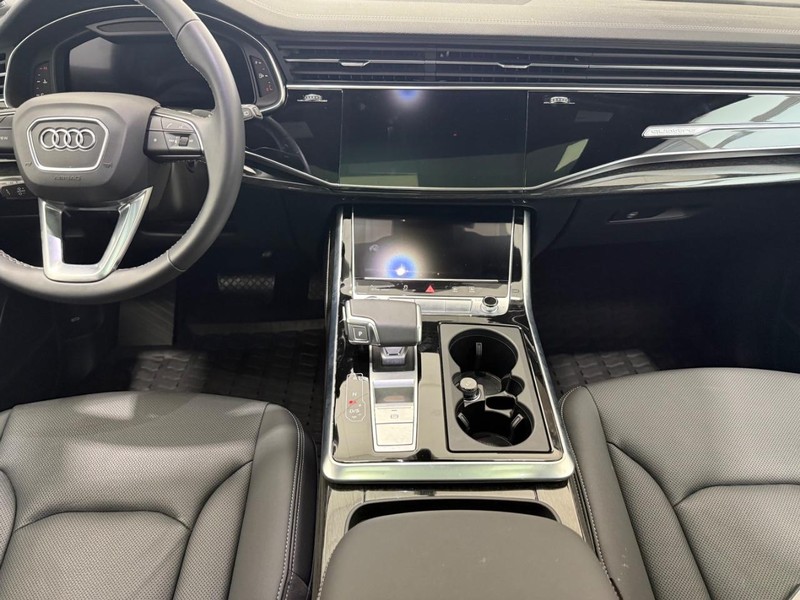 Audi Q7 Vehicle Image 10
