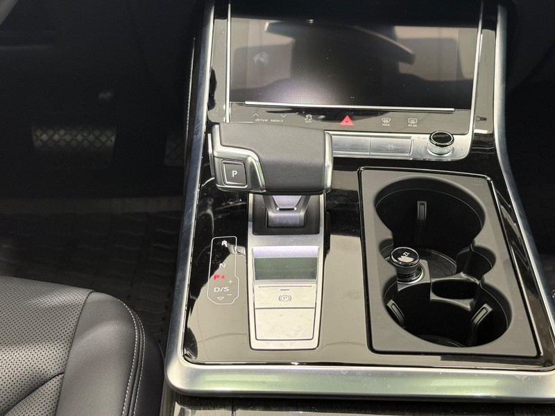 Audi Q7 Vehicle Image 12