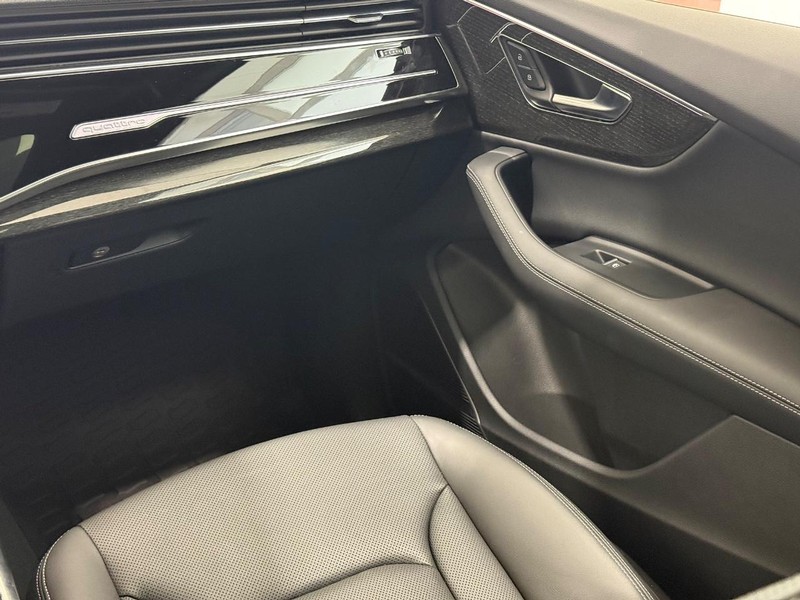 Audi Q7 Vehicle Image 14