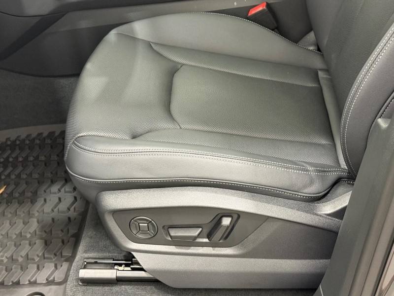 Audi Q7 Vehicle Image 22