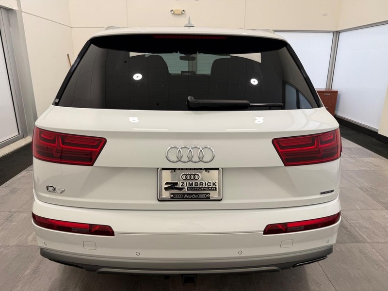 Audi Q7 Vehicle Image 3