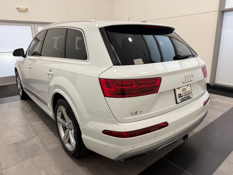 Audi Q7 Vehicle Image 4