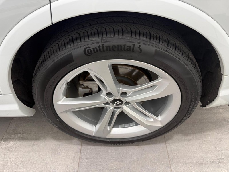 Audi Q7 Vehicle Image 5