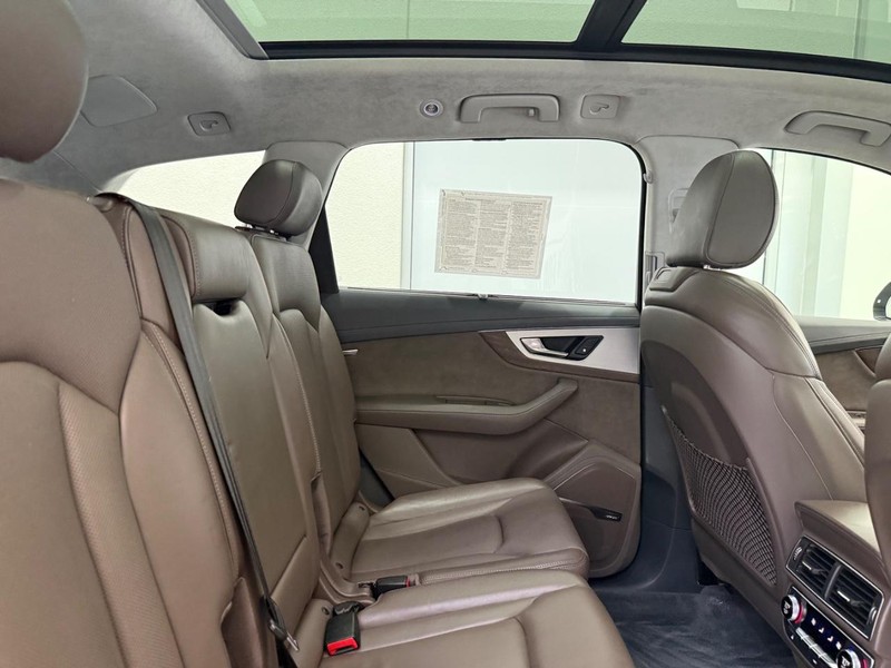 Audi Q7 Vehicle Image 8