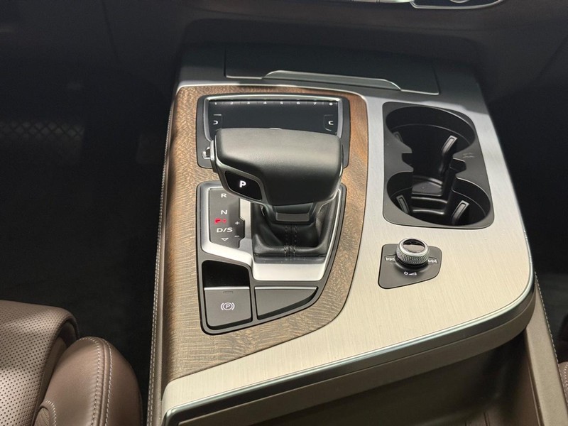 Audi Q7 Vehicle Image 11