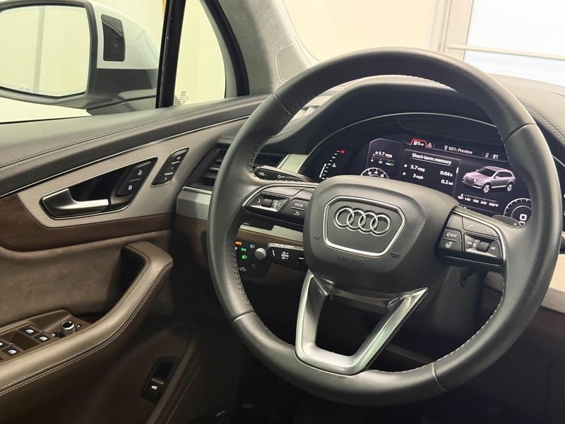 Audi Q7 Vehicle Image 12