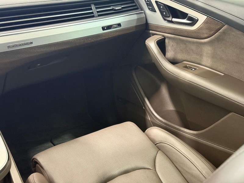 Audi Q7 Vehicle Image 13