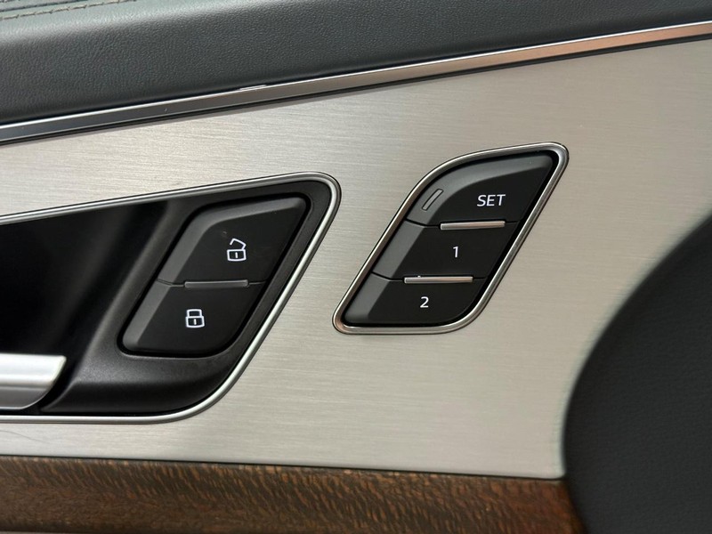 Audi Q7 Vehicle Image 14