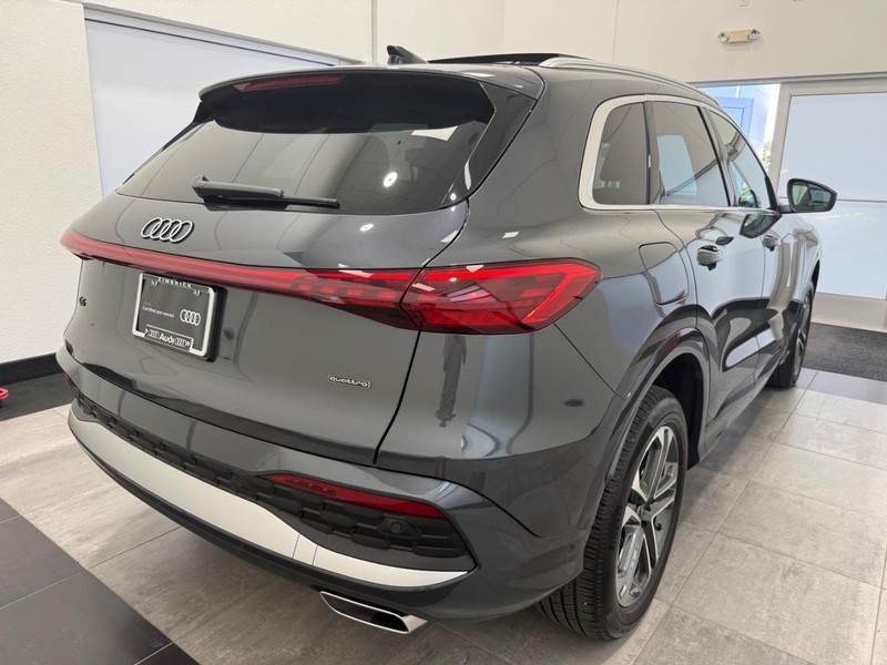 Audi Q5 Vehicle Image 2