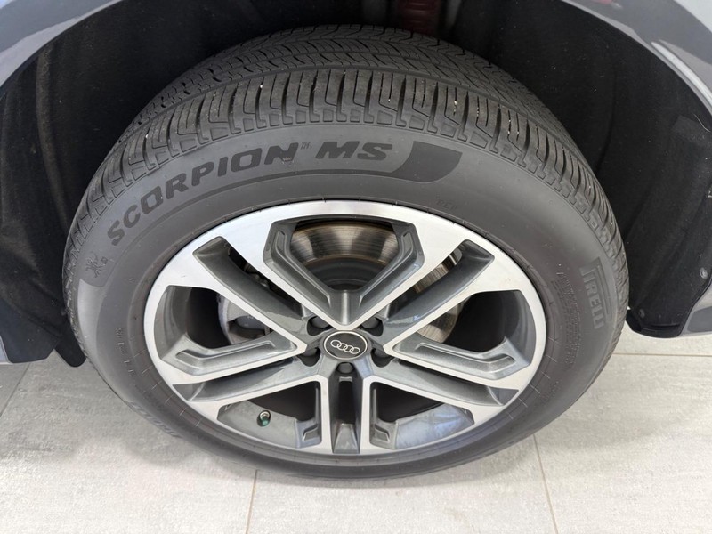 Audi Q5 Vehicle Image 5