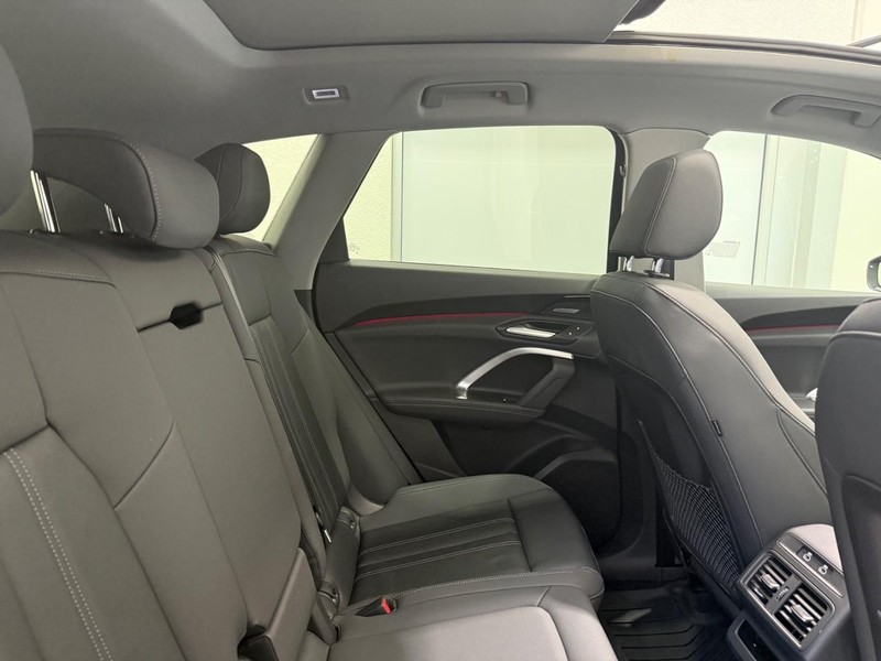 Audi Q5 Vehicle Image 8