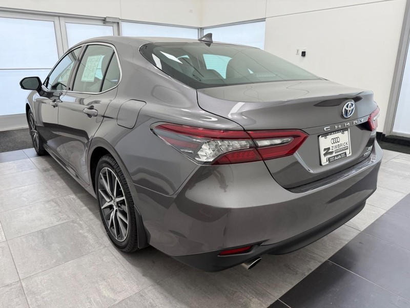 Toyota Camry Vehicle Image 4