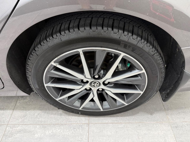 Toyota Camry Vehicle Image 5