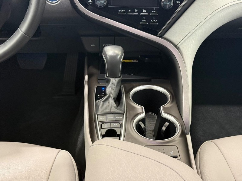 Toyota Camry Vehicle Image 11