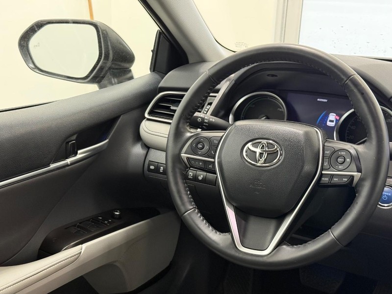 Toyota Camry Vehicle Image 12