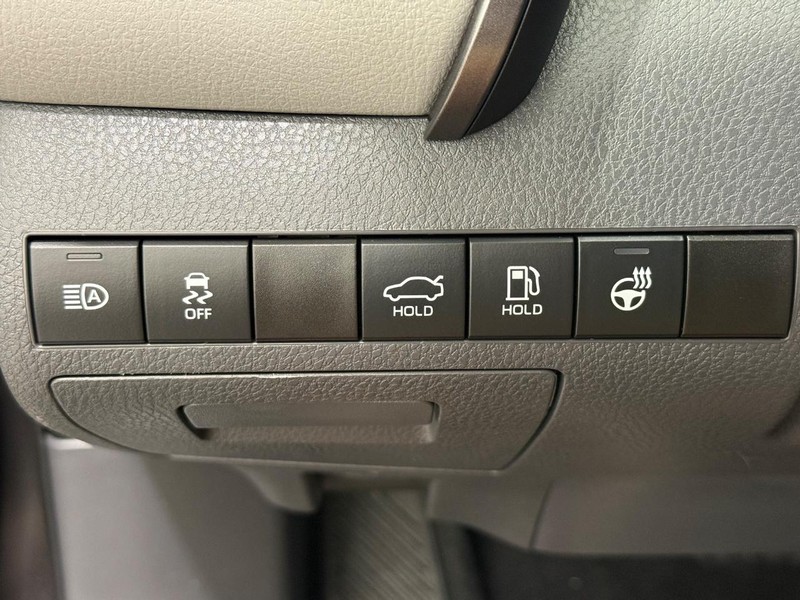 Toyota Camry Vehicle Image 16