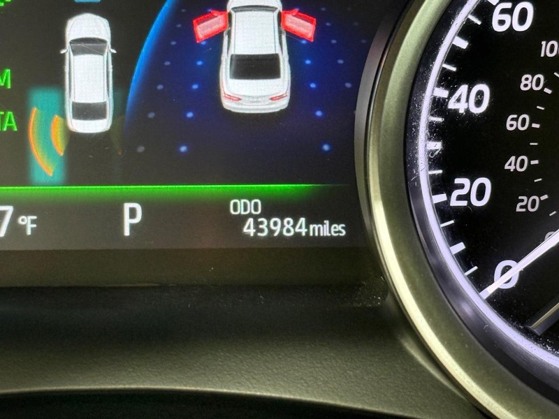 Toyota Camry Vehicle Image 17