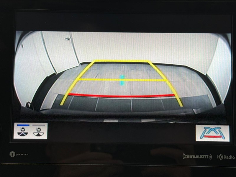 Toyota Camry Vehicle Image 18
