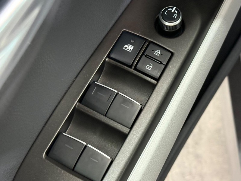 Toyota Camry Vehicle Image 19