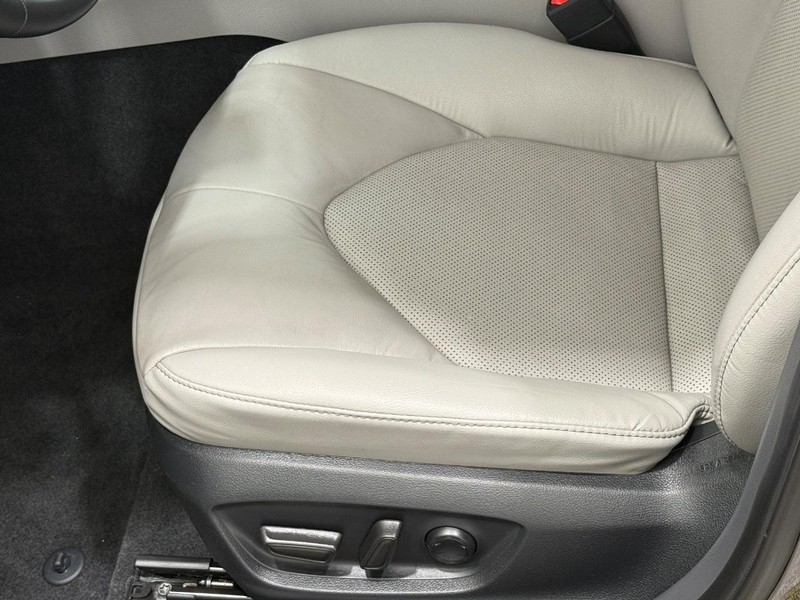 Toyota Camry Vehicle Image 20