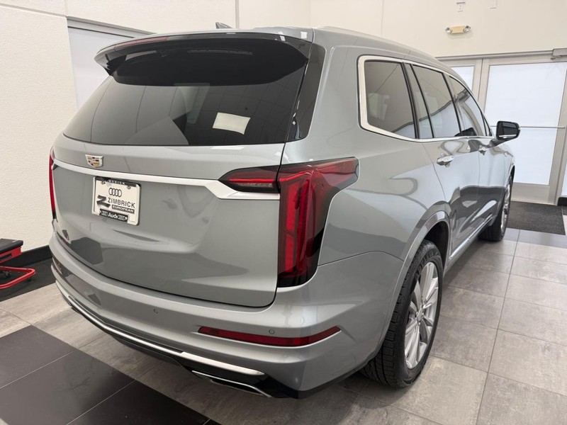 Cadillac XT6 Vehicle Image 2